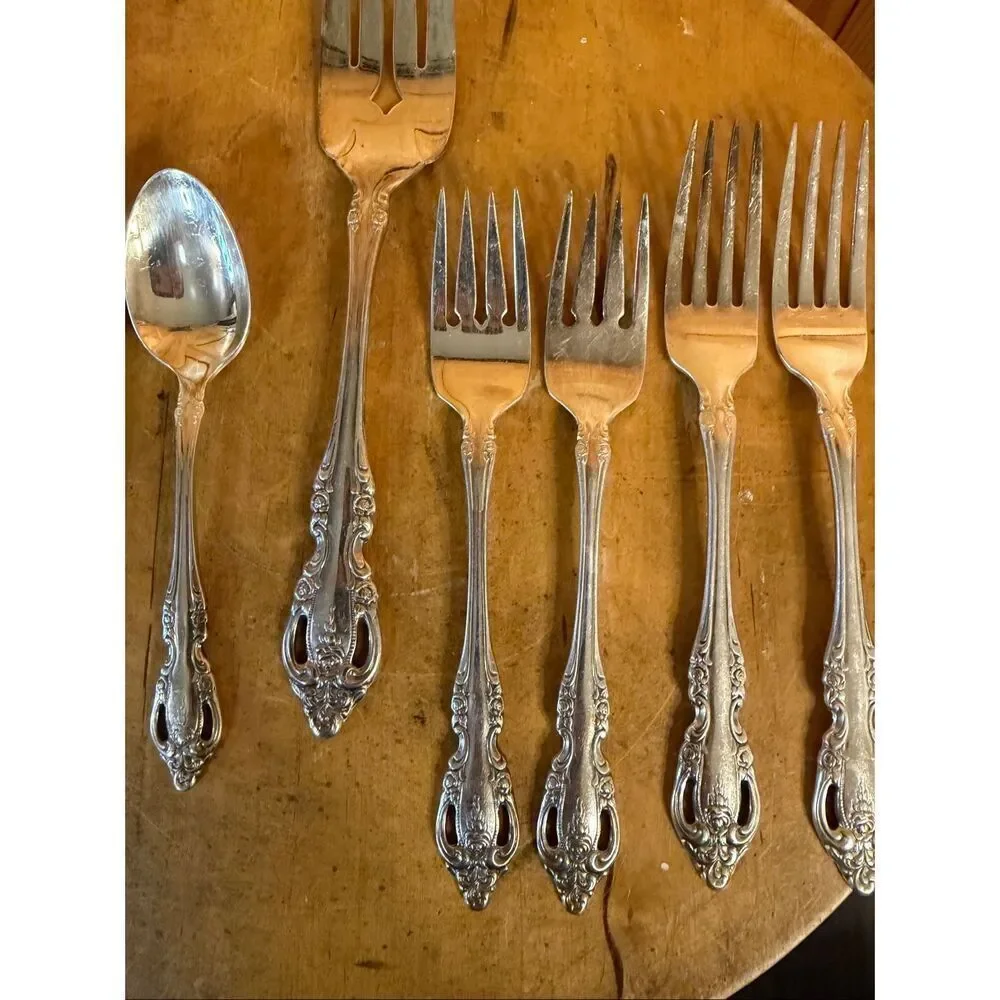 Oneida Real Silverplate Community Brahms 3 Spoons 2 Salad Forks 2 Forks 1Large F